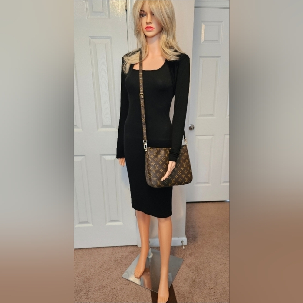 Authentic LOUIS VUITTON Monogram Looping MM Crossbody - Picture 13 of 14